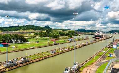 Miraflores Panama Kanalına Kilitlendi