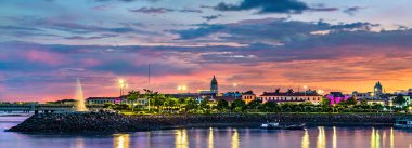 Casco Viejo, Panama 'nın tarihi bölgesi, gün batımında.