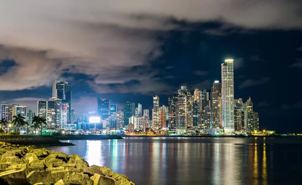 パナマ市の夜景 — ストック写真