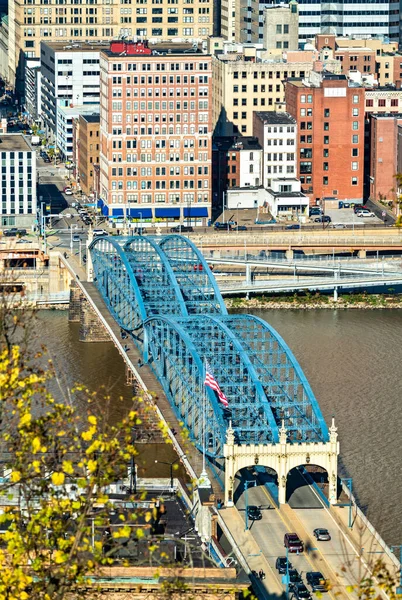 Smithfield Street Bridge över floden Monongahela i Pittsburgh, Pennsylvania — Stockfoto