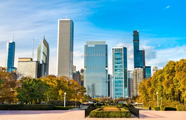 Skyline de Chicago no Grant Park em Illinois, Estados Unidos — Fotografia de Stock