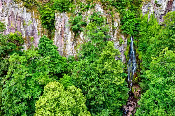 Luftaufnahme des Nideck-Wasserfalls in den Vogesen - Elsass, Frankreich — Stockfoto