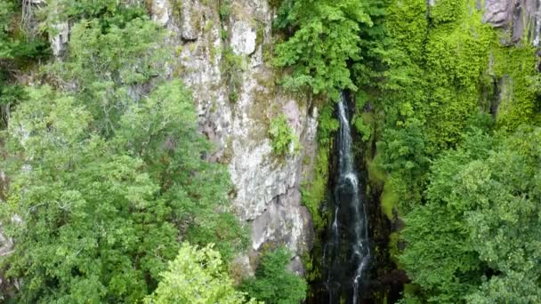 Veduta aerea della cascata di Nideck sulle montagne dei Vosgi - Alsazia, Francia — Video Stock