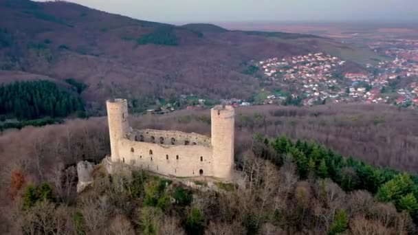 Андлау замок у горах Вогес (Франція). — стокове відео