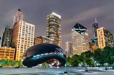 Cloud Gate, Chicago, ABD 'deki Millennium Park' ta halka açık bir heykel.