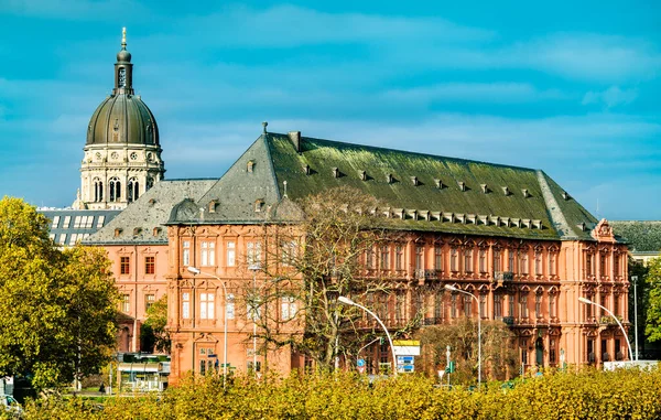 Mainz, Almanya 'daki Seçim Sarayı ve Mesih Kilisesi — Stok fotoğraf