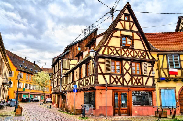 Casas tradicionales de entramado de madera en Barr - Alsacia, Francia — Foto de Stock