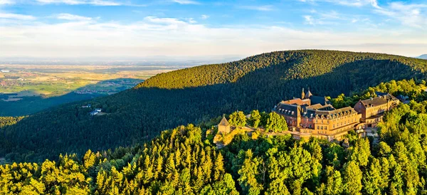Mont Sainte-Odile Abbey v pohoří Vosges, Francie — Stock fotografie