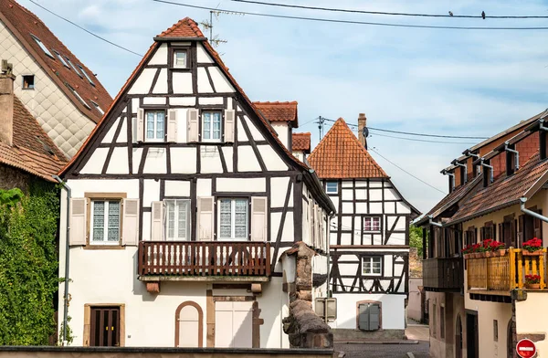 Традиционные полудеревянные дома в Obernai - Эльзас, Франция — стоковое фото