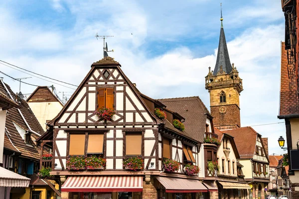 Casas tradicionais de meia-madeira em Obernai - Alsácia, França — Fotografia de Stock