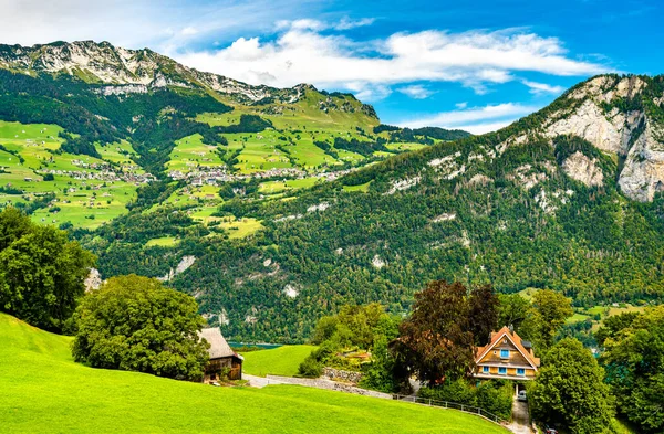 Paisaje en el lago Walensee en Suiza —  Fotos de Stock