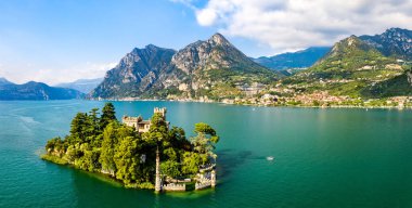 İtalya 'da Iseo Gölü' ndeki Loreto Adası 'nda bir kale.