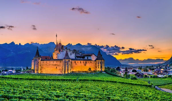 Castillo de Aigle en el cantón de Vaud, Suiza — Foto de Stock