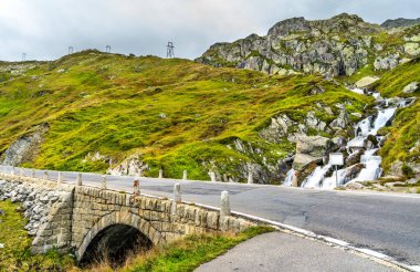 İsviçre 'deki Furka Geçidi' nde Şelale