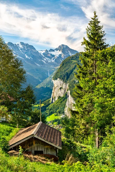 View of the Lauterbrunnen valley in Swiss Alps — Stock Photo, Image