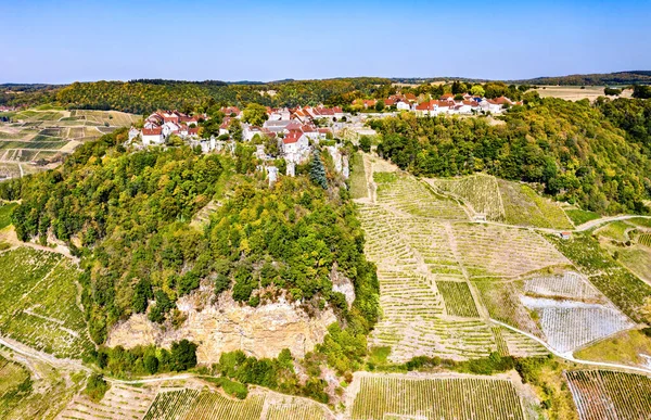 Chateau-Chalon above its vineyards in Jura, France — Stock Photo, Image