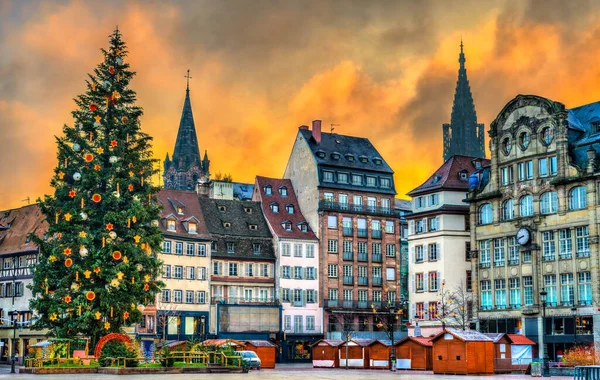 Weihnachtsbaum auf dem Place Kleber in Straßburg, Frankreich — Stockfoto