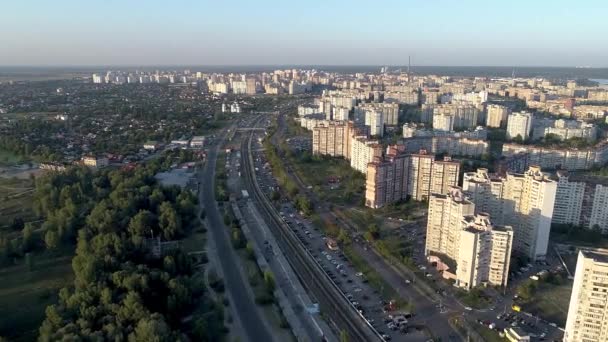 Pájaros vista del distrito de Troieshchyna de Kiev, Ucrania — Vídeos de Stock