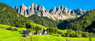 Santa Maddalena 'daki Chruch Dolomites, İtalya
