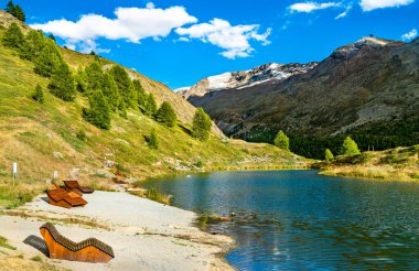 İsviçre 'de Zermatt yakınlarında Leisee Gölü