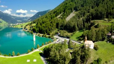 St. Anna Şapeli ve Güney Tyrol, İtalya 'daki Curon Gölü' nde Sualtı Çan Kulesi