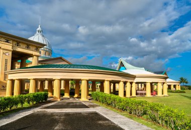 Palau Ulusal Kongre Binası 'nın eşsiz mimarisi, Babeldaob adasındaki Ngerulmud' da büyük bir hükümet kompleksi. Mikronezya, Okyanusya