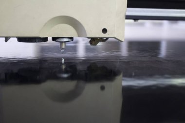 Kesici Plotter siyah bant yüzeye yansıması ile bıçak