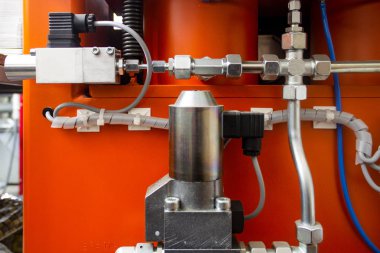 Bir boru hattı Hidrolik sisteminin hydrohammer valfleri ile yüksek basınç