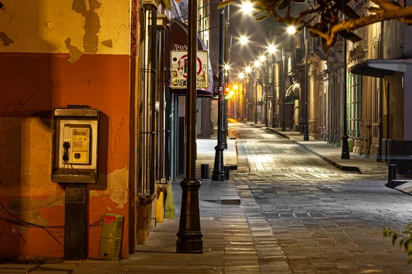 Cena Rua Amanhecer Com Cabine Telefônica Antiga San Luis Potosi — Fotografia de Stock