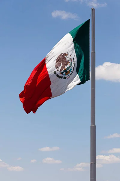 Mexicaanse Vlag Vliegen Wind — Stockfoto