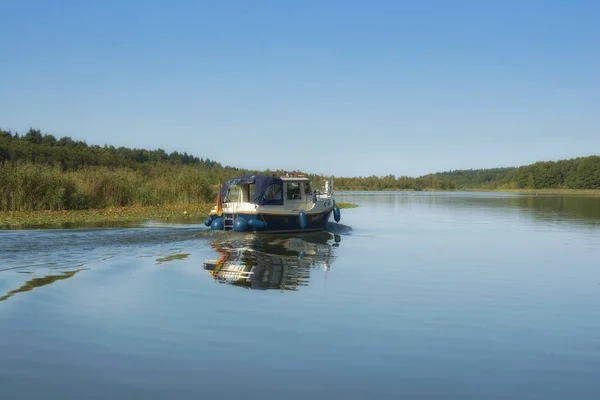 Motorboot Bij Lake Mueritz Mueritz National Park Mecklenburg Lake District — Stockfoto