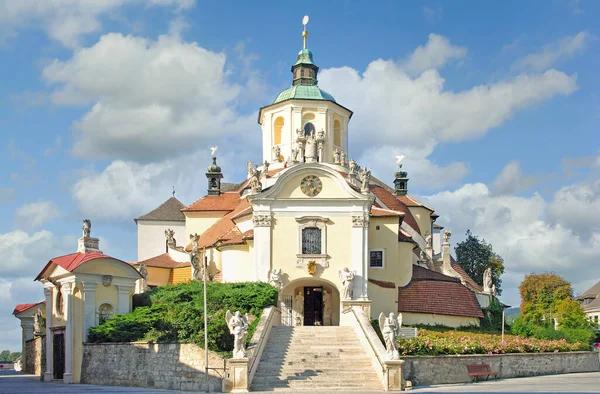 位于奥地利布尔根兰州艾森施塔特的著名的Bergkirche 或Haydnkirche — 图库照片