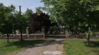 Kırsal yolda araba araba. Bir araba bir ülke road, pov, bakış açısı açık, ön cam