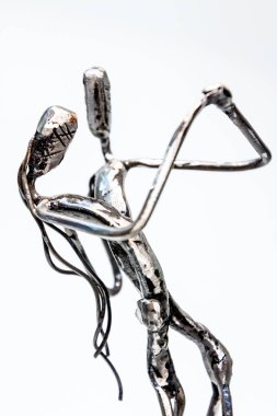 Rakamlar kaynaklı siyah metal tel ile yapılan performans. Dansçılar şık seksi tutku ile dans ediyor. Yaşam çizgileri