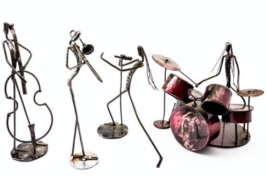 Müzik performans rakamlar birlikte, kontrbas, trompetçi ve şarkıcı baterist ile oynuyorlar. Yaşam çizgileri