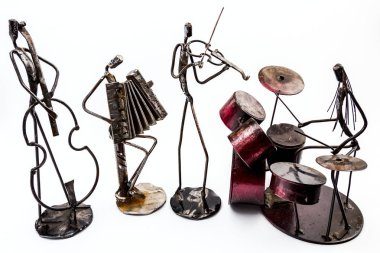 Müzik performans rakamlar birlikte oynama, violoncellist, akordeon, davulcu ve keman birlikte oynuyorlar. Yaşam çizgileri