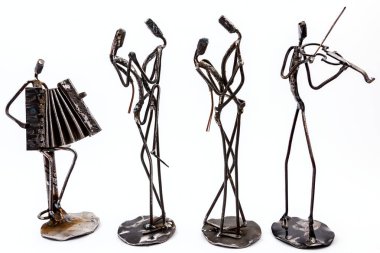 Müzik performans kaynaklı siyah metal tel ile yapılan resimler. Akordeon ve keman birlikte oynuyorlar. Dansçılar şık seksi tutku ile dans ediyor. Yaşam çizgileri