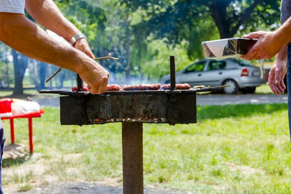 Man Take Out Roasted Kebabs Metal Tongs Removes Them Barbecue — Stock Photo, Image