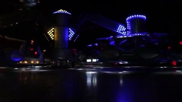 Rueda Giratoria Colorida Parque Atracciones Por Noche Carrusel Colorido Giratorio — Vídeo de stock