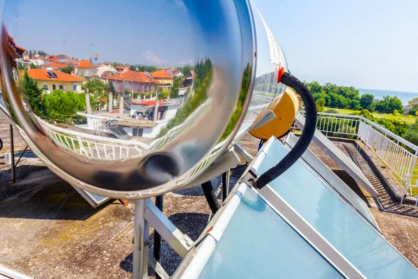 Panele Wodne Wykorzystania Odnawialnych Energii Słonecznej Umieszczone Dachu Domu Słoneczny — Zdjęcie stockowe