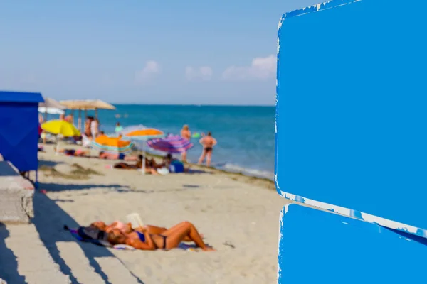 Bandiera Informativa Bordo Legno Colorato Piedi Fronte Alla Spiaggia Pubblica — Foto Stock