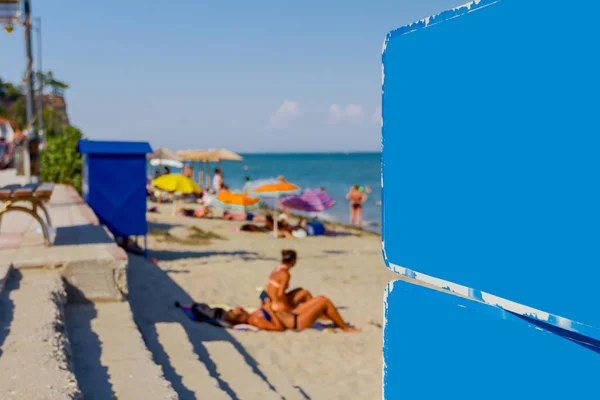 Bandiera Informativa Bordo Legno Colorato Piedi Fronte Alla Spiaggia Pubblica — Foto Stock