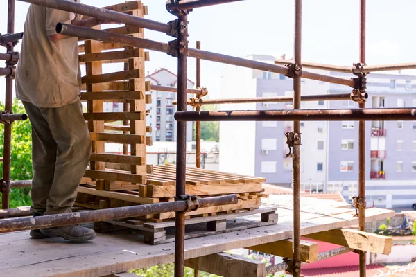 Operator Worker Arranging Industrial Pallets Pile Crane Take Construction Site — Stock Photo, Image