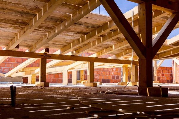 Nowy Strych Jest Budowie Niedokończone Kratownicy Drewniane Dachowe Belki — Zdjęcie stockowe