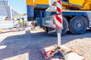 Vinç istikrar kadar artırmak için genişletilmiş yan hidrolik Avara Demiri ağır yük altında olduğunu. 