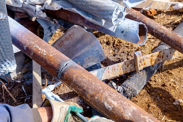 Trabajador Está Cortando Metales Usados Con Gas Mezclando Oxígeno Acetileno — Foto de Stock