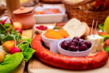 Geleneksel sosis gözden geçirilebilecek yemek yarışması düzenlenir