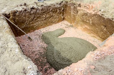 İşçi Beton dökme sonra seviyelendirme