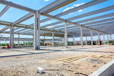 Şantiyede görünüm, bitmemiş beton yapı