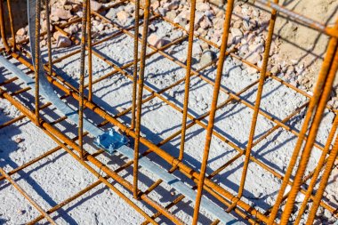 Betonarme ba paratoner, metal şerit yükleyin